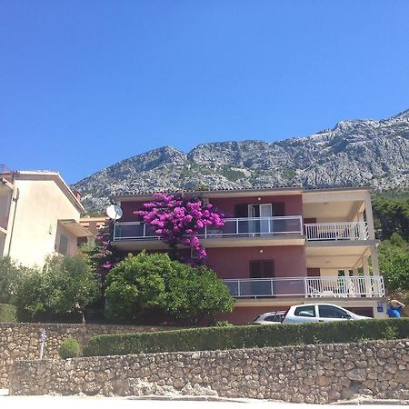 Apartments Villa Karme Brela Esterno foto